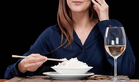 உணவை வேகமாக சாப்பிடுபவர்களா நீங்கள்?..... இது உங்களுக்காக தான்!