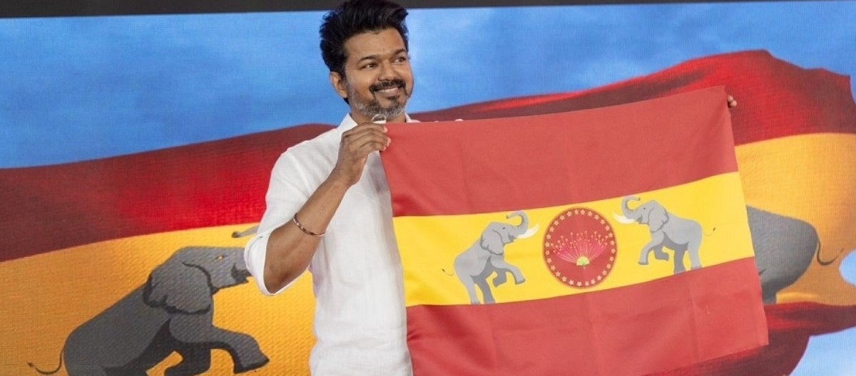 த.வெ.க கட்சி கொடியை அறிமுகப்படுத்திய விஜய்..... வாழ்த்து தெரிவித்த ரஜினிகாந்த்!