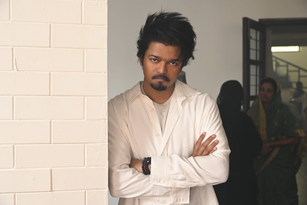 விஜய் நடிப்பில் உருவாகி இருக்கும் திரைப்படம் தான் தி கோட். இந்த படத்தை இயக்குனர் வெங்கட் பிரபு மிகப்பிரம்மாண்டமாக இயக்கியிருக்கிறார்.