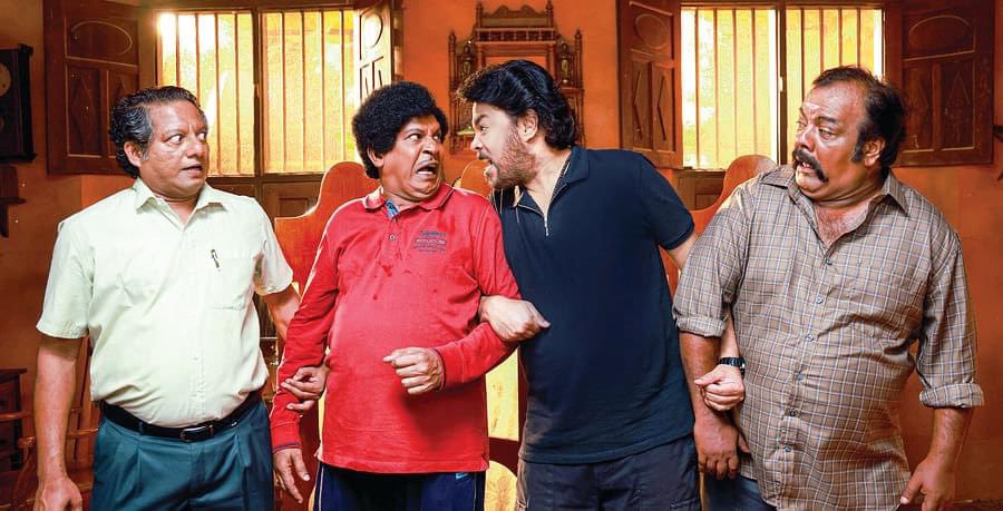 மீண்டும் காமெடியனாக நடிகர் வடிவேலு...... 'கேங்கர்ஸ்' படத்தின் புகைப்படங்கள் வைரல்!