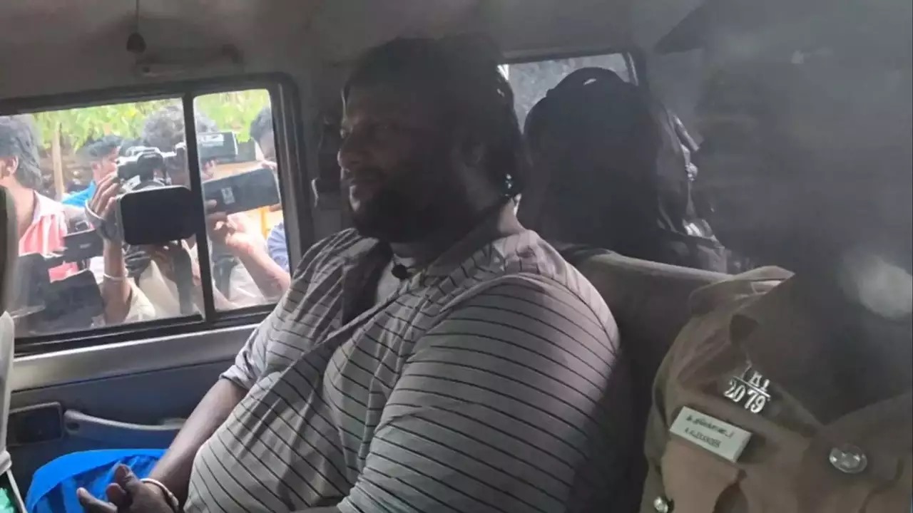 ஐந்து பிரிவுகளின் கீழ் இயக்குனர் மோகன் ஜி மீது வழக்கு பதிவு!