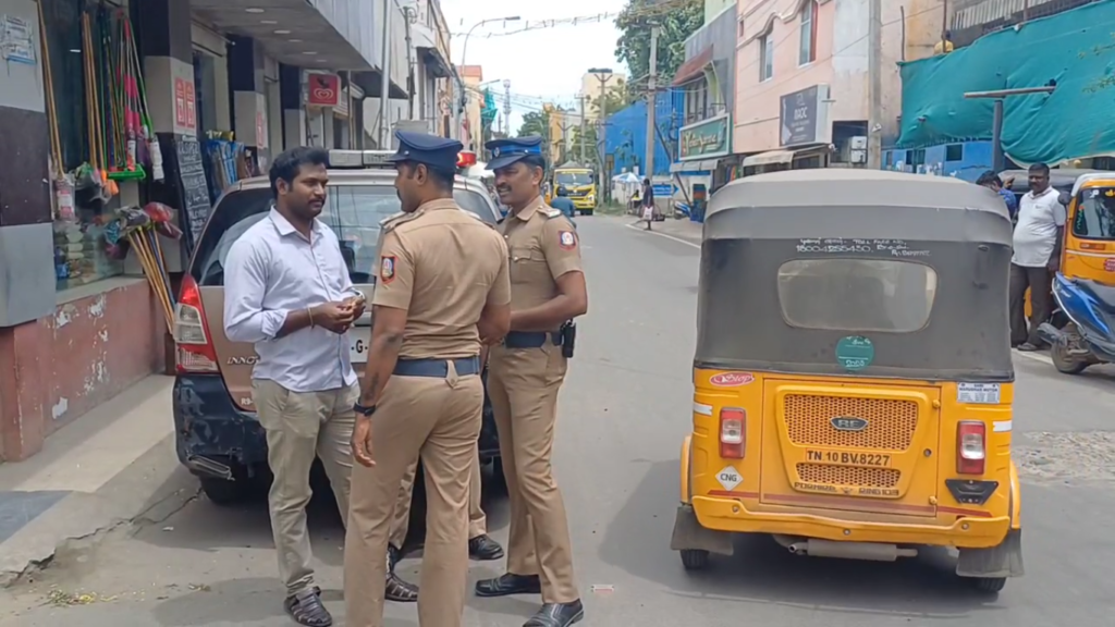 மது போதையில் தாக்கியதாக பாடகர் மனோவின் மகன் உள்ளிட்ட 5 பேர் மீது புகார்