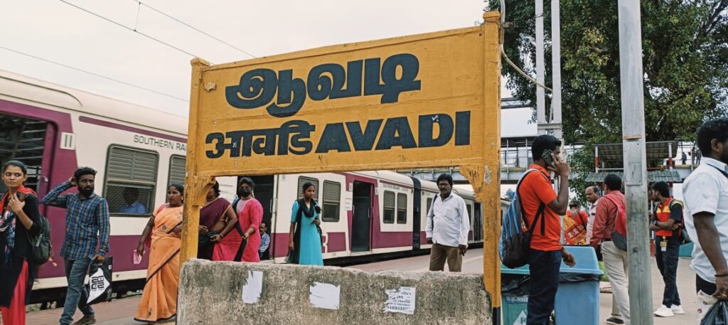 ஆவடியில் இரு வழி தடங்களிலும் இன்று காலை ரயில் சேவை பாதிப்பு.