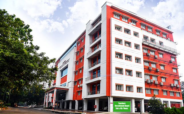 டி.ஆர்.பி தேர்வு முடிவுகள்: அரசு பள்ளிகளில்  இடைநிலை ஆசிரியர் காலி பணியிடங்களை அதிகரிக்க தேர்வர்கள் கோரிக்கை