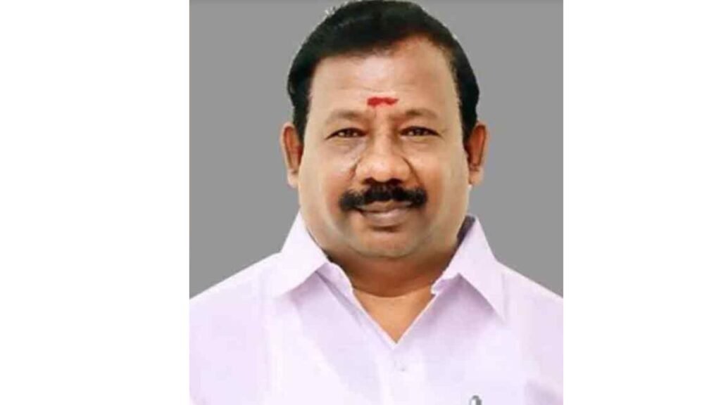 கள்ளக்குறிச்சி அதிமுக மாவட்ட செயலாளர் குமரகுரு மீது வன்கொடுமை தடுப்புச் சட்டத்தின் கீழ் வழக்கு