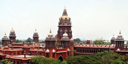 சாலையில் கொடிக் கம்பம் - அரசு நடவடிக்கை எடுக்க வேண்டும் - சென்னை உயர்நீதிமன்றம் ஆணை