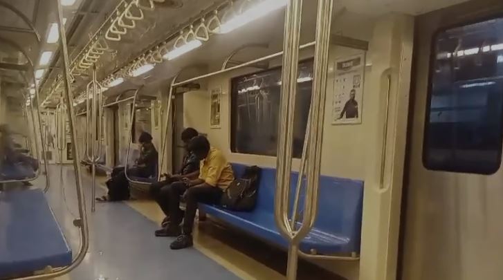 தமிழ்நாடு அரசின் முன்னெச்சரிக்கை நடவடிக்கை - கூடுதல் மெட்ரோ ரயில்கள் இயக்கப்பட்டதால் கூட்ட நெரிசல் இன்றி இயங்கும் மெட்ரோ ரயில்