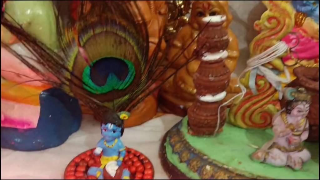 சென்னையில் கொலு கண்காட்சியை கண்டு ரசித்த சின்னத்திரை நடிகை சுமதி ஸ்ரீ