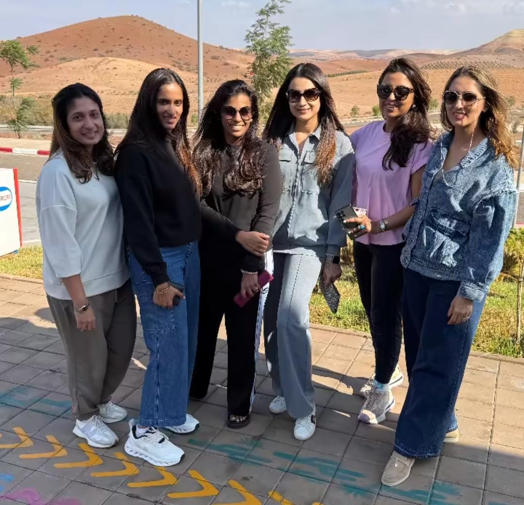 தோழிகளுடன் ஜாலியாக சுற்றுலா சென்ற திரிஷா..... வைரலாகும் புகைப்படங்கள்!