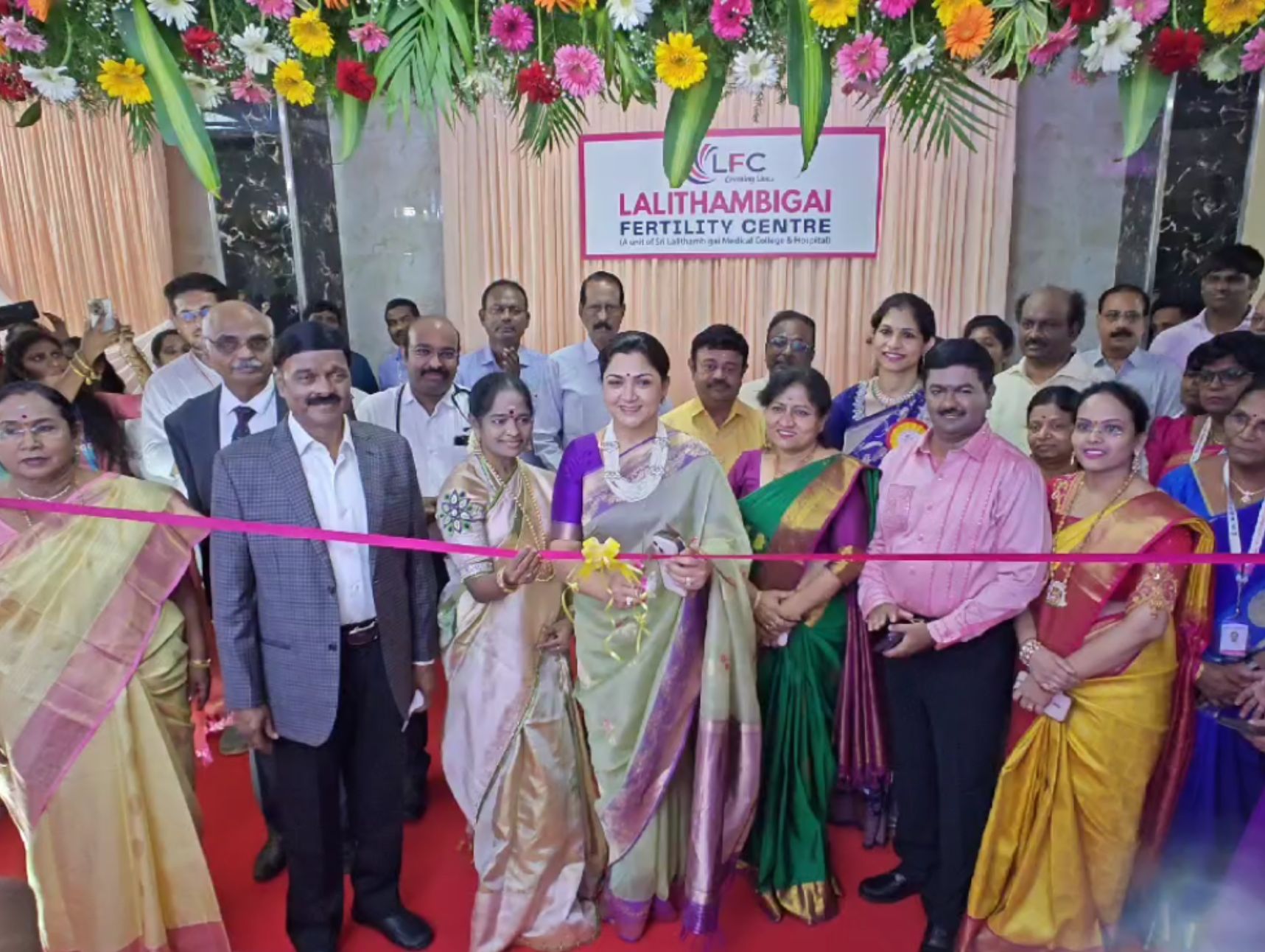 அரசியல் பேச விரும்பவில்லை - நடிகை குஷ்பூ