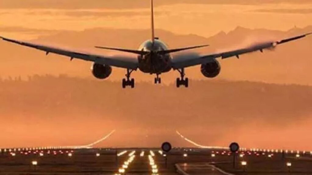 மோசமான வானிலை காரணமாக கோவையில் தரையிரங்கிய துபாய் விமானம் !!