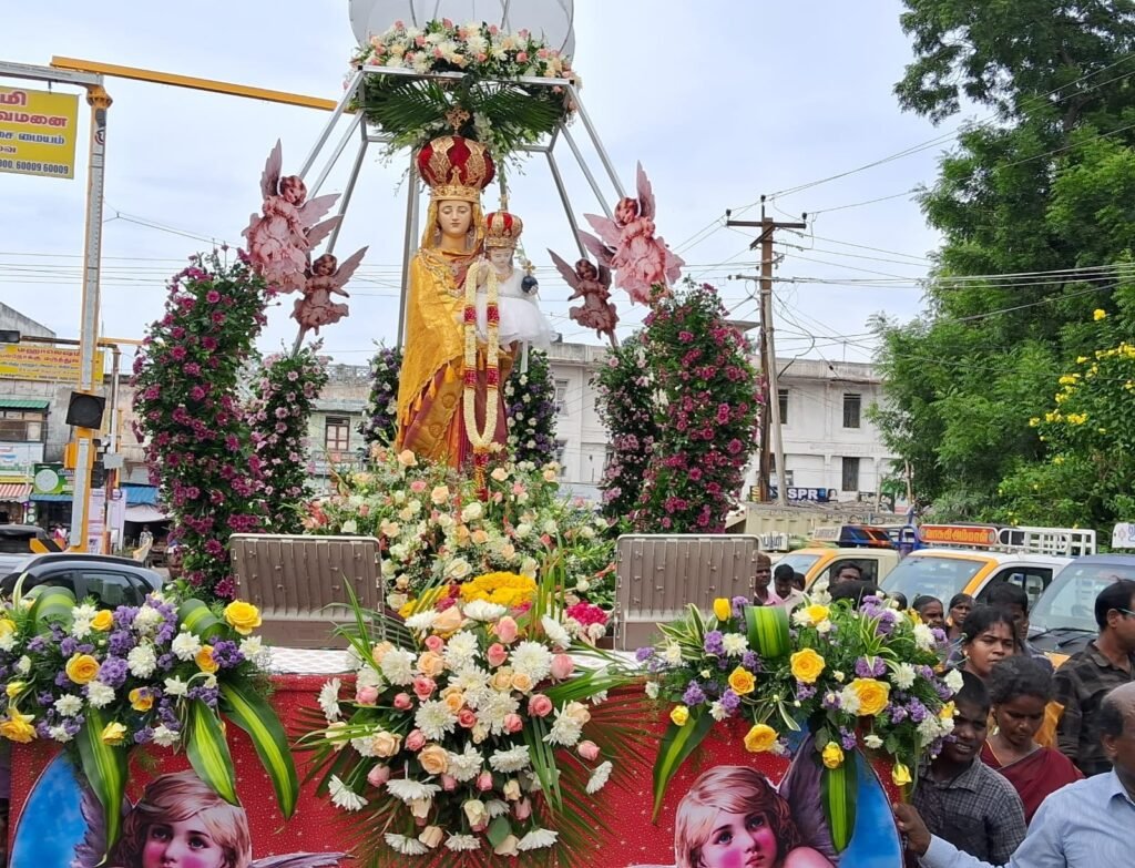 வேண்டுதல் நிறைவேற ஆயிரக்கணக்கான கிறிஸ்தவர்கள் நடைபயணம்