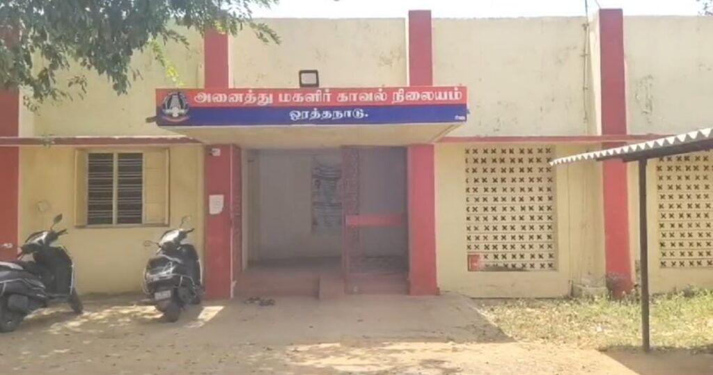 43 மாணவிகள் பாலியல் புகார் - போலீஸ் பிடியில் கணக்கு வாத்தி