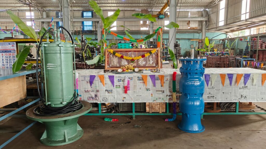 கோவையில் உள்ள சிறு குறு தொழில் நிறுவனங்களில் ஆயுத பூஜை கொண்டாட்டம்...!