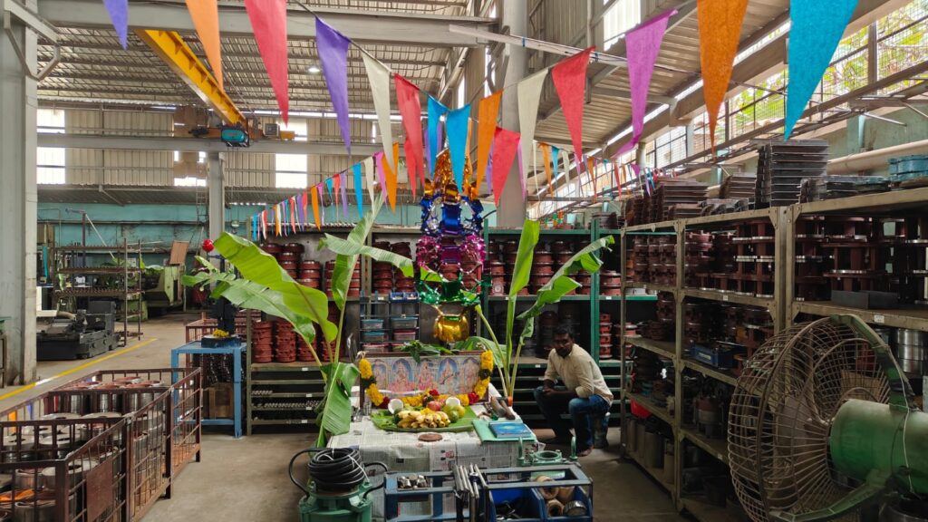 கோவையில் உள்ள சிறு குறு தொழில் நிறுவனங்களில் ஆயுத பூஜை கொண்டாட்டம்...!