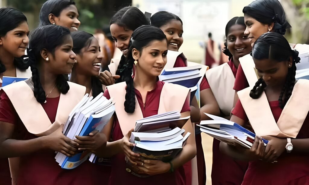  அக்.15 பள்ளி, கல்லூரிகளுக்கு விடுமுறை - கனமழை எச்சரிக்கை