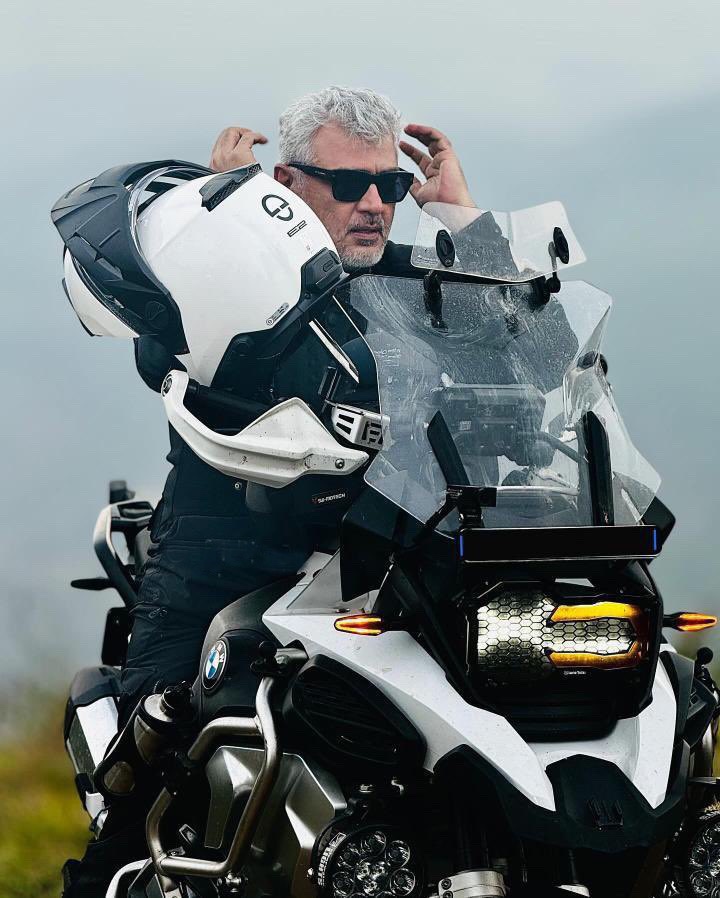 பைக் ரைடுக்கு தயாரான அஜித்..... லேட்டஸ்ட் புகைப்படங்கள் வைரல்!