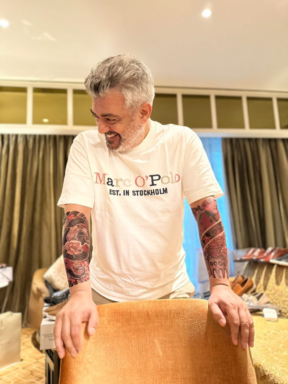 ஸ்டைலிஷான டான் லுக்கில் அஜித்..... வைரலாகும் புகைப்படம்!