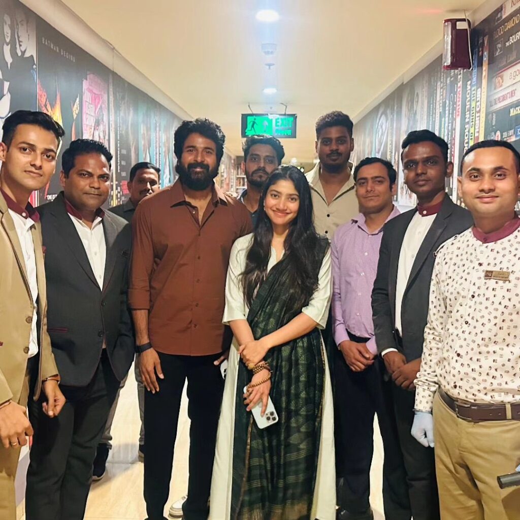 இந்திய ராணுவ வீரர்களிடம் பாராட்டுகளை பெற்ற சிவகார்த்திகேயனின் அமரன்!