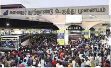 தீபாவளியை முன்னிட்டு சொந்த ஊருக்கு படையெடுக்கும் மக்கள் - கிளாம்பாக்கம் பேருந்து நிலையத்தில் பெருகி வரும் கூட்டம் 