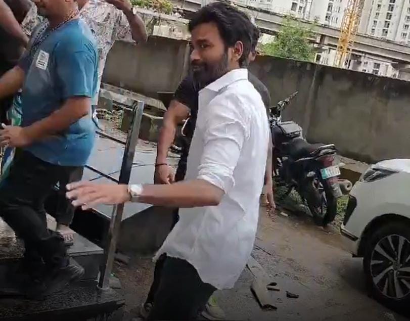 ரஜினியின் 'வேட்டையன்' படத்தை காண வந்த நடிகர் தனுஷ்!