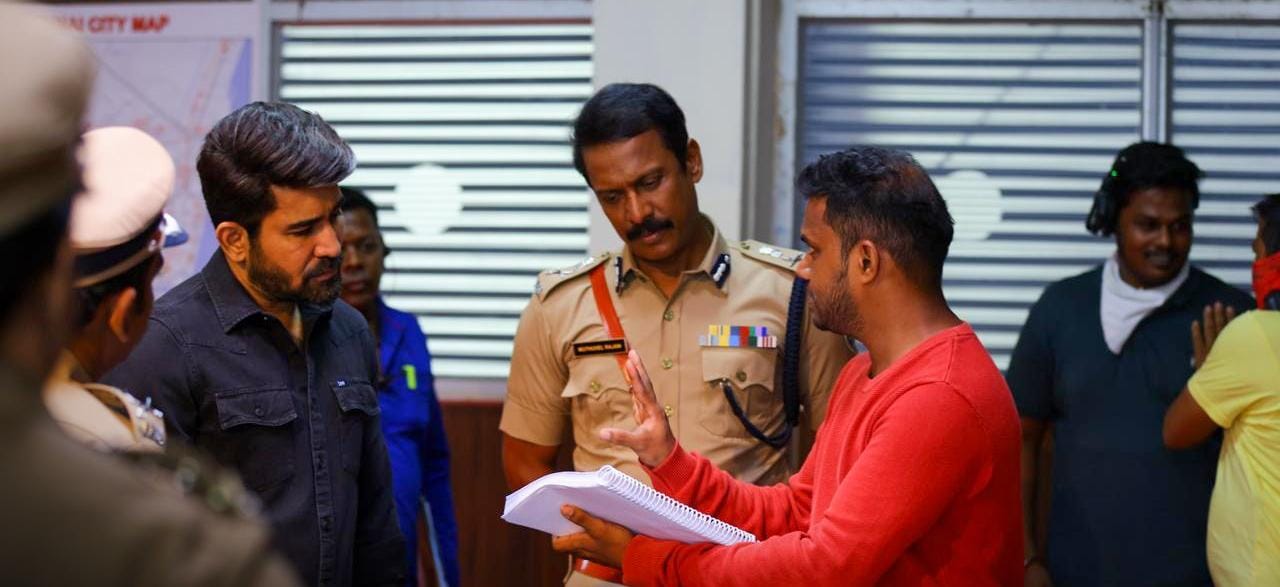 போலீஸாக நடிக்கும் விஜய் ஆண்டனி..... 'ககன மார்கன்' பட லேட்டஸ்ட் புகைப்படங்கள் இணையத்தில் வைரல்!