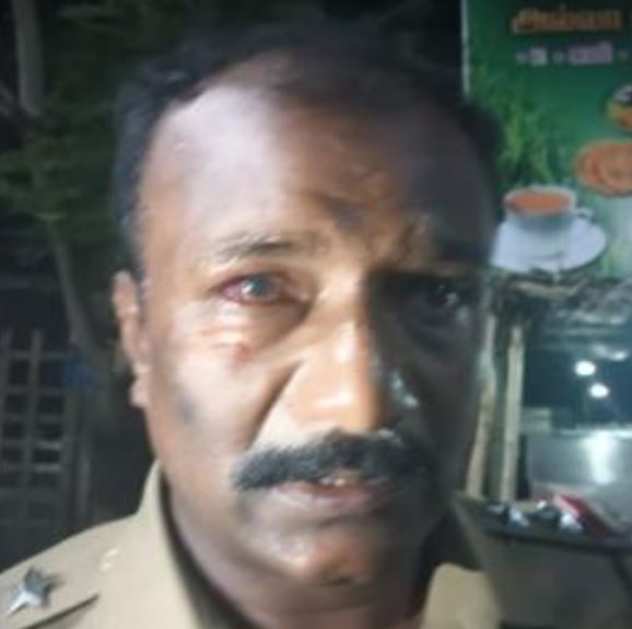 அதிமுக ஆலோசனை கூட்டத்தில் பட்டாசு வெடி; கண்ணில் பட்டு பார்வையிழந்த உதவி ஆய்வாளர்