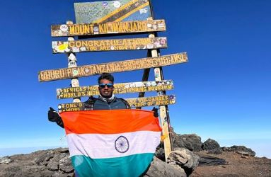 கிளிமாஞசாரோவில் ஏறிச் சாதனை படைத்த சென்னை இளைஞர்