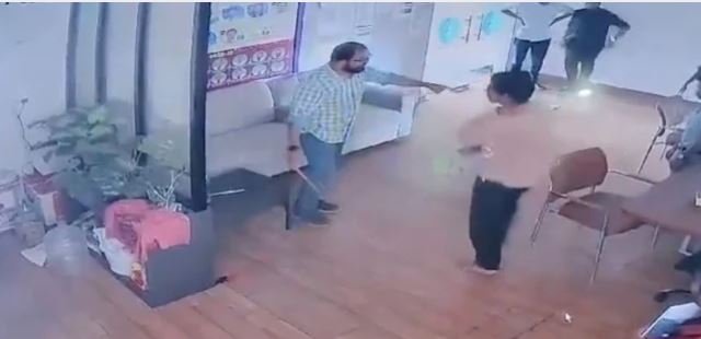 திருநெல்வேலி : மாணவர்களை பிரம்பால் அடித்து சித்ரவதை செய்த நீட் பயிற்சி மைய உரிமையாளர்!