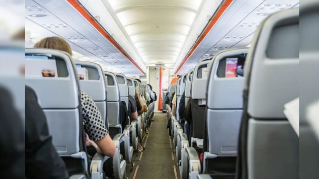 நடுவானில் பறந்த விமானத்தில் பெண் பயணியிடம் சில்மிஷம் - சென்னை பயணி கைது…!