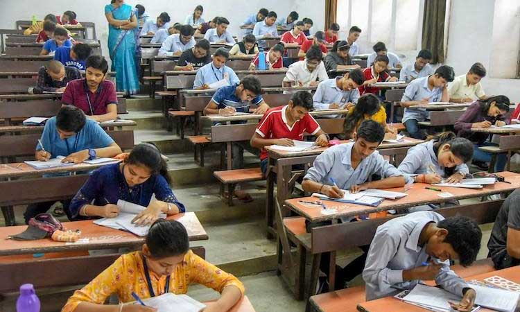 6 ஆண்டுகளுக்கு முன் தேர்வு எழுதியவா்களின் எதிர்காலம் என்னவாகும் – அறிவிப்பை வெளியிடுமா டி.என்.பி.எஸ்.சி ?
