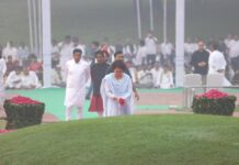  ஜவஹர்லால் நேருவின் பிறந்தநாள் :  ராகுல், பிரியங்கா, கார்கே உள்ளிட்ட தலைவர்கள் அஞ்சலி