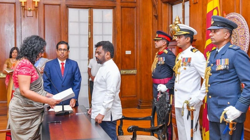 இலங்கையின் புதிய பிரதமராக கலாநிதி ஹரிணி அமரசூரிய பதவியேற்பு!