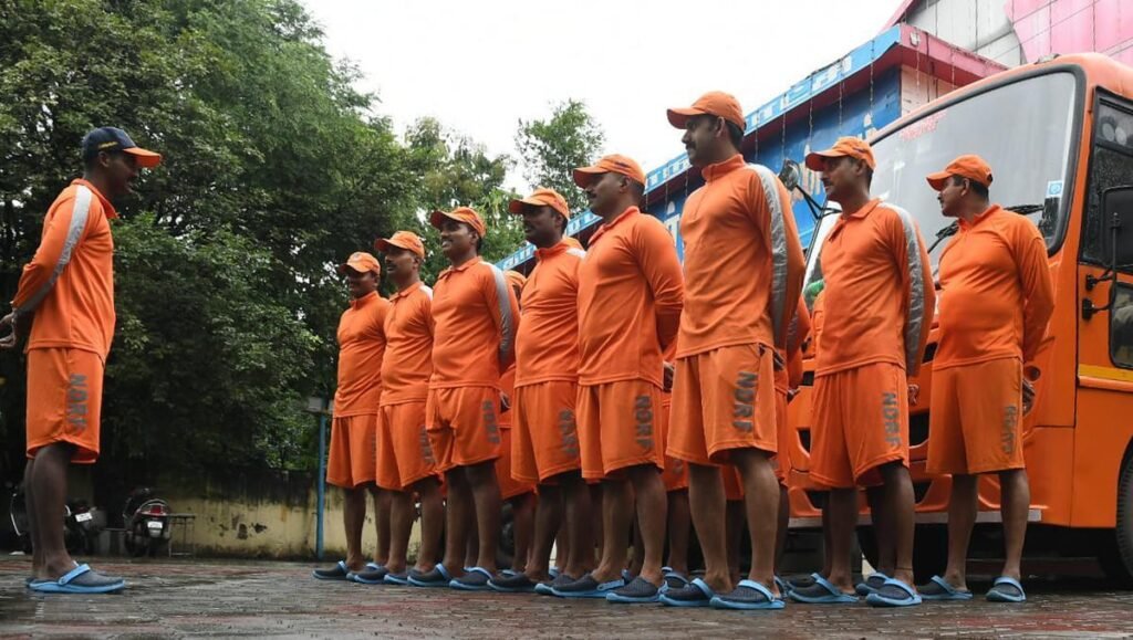 கனமழை எச்சரிக்கை - டெல்டா மாவட்டங்களுக்கு விரைகிறது தேசிய பேரிடர் மீட்புப்படை