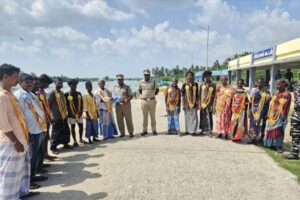 வலையில் சிக்கிய கடல் பசுவை மீண்டும் கடலில் விட்ட மீனவர்களுக்கு பாராட்டு விழா