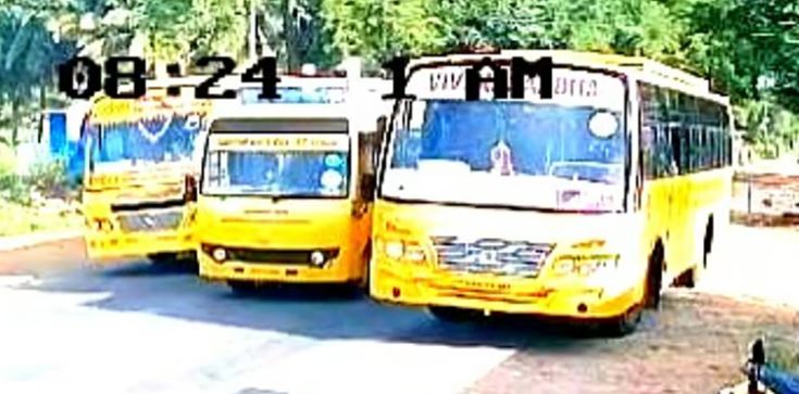 மாணவர்கள் உயிரோடு விளையாடிய பள்ளி கல்லூரி போருந்து ஓட்டுநர்கள்