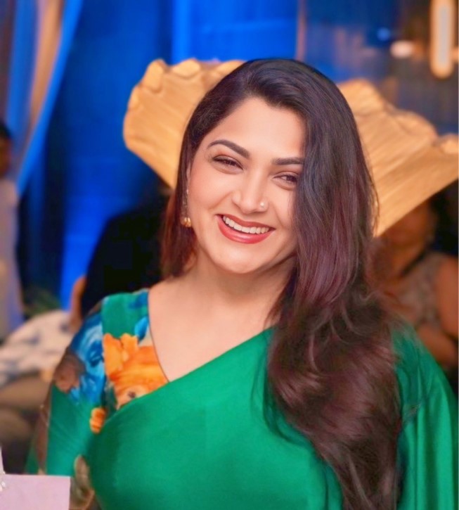 பிரபல ஹீரோவை செருப்பால் அடிக்கவா என கேட்ட நடிகை குஷ்பு...... காரணம் என்ன?