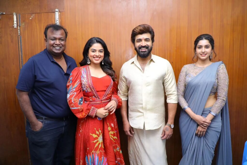 வித்தியாசமான லுக்கில் அருண் விஜய்..... 'ரெட்ட தல' படத்திலிருந்து ஸ்பெஷல் போஸ்டர் வெளியீடு!