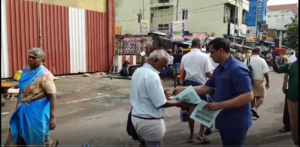 நான் காலணி துடைக்கிறேன், நீங்கள் கண்ணீரை துடையுங்கள்.." ஆதரவற்ற குழந்தைகளின் கல்விக்காக ஷூ பாலிஷ் போடும் பேராசிரியர்