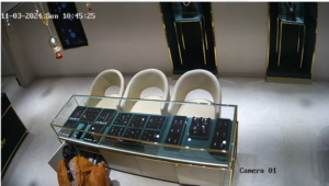 நகைகடையில் 6 லட்சம் மதிப்பிலான நகைகள் மாயம் –  ஊழியா் மீது புகாா்