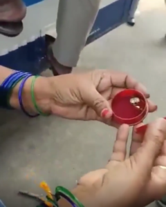 பஸ் டிரைவரே பயணியின் நகையை திருடியதால் பரபரப்பு