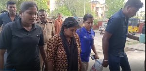 மூன்று பெண் குழந்தைகள் உள்ள நிலையில் பலரிடம் புதுபெண்ணாக வலம் வந்த - தீபா கைது