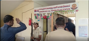 மூன்று பெண் குழந்தைகள் உள்ள நிலையில் பலரிடம் புதுபெண்ணாக வலம் வந்த - தீபா கைது