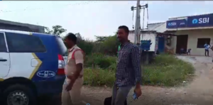 ஸ்டேட் பேங்க் ஆஃப் இந்தியா வங்கியில் கேஸ் கட்டர் கொண்டு லாக்கரில் இருந்து ₹14 கோடி மதிப்புள்ள தங்கம் கொள்ளை