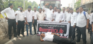 ஓசூரில் வழக்கறிஞர் தாக்கப்பட்ட சம்பவத்தை கண்டித்து திருவொற்றியூர் வழக்கறிஞர் சங்கத்தினர்  - போராட்டம்
