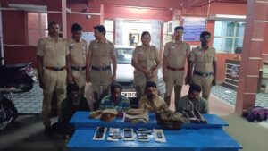 2 கோடி கடன் தருவதாக மோசடி செய்த 4 போா் - கைது