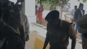 ஒரே குடும்பத்தைச் சேர்ந்த மூன்று போ் கொலை – போலீஸ் விசாரணை