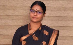ஒரே மாதிரி பேசி வரும் சீமானும் கஸ்தூரியும்  GLASS MATE என வீரலட்சுமி விமர்சனம்.