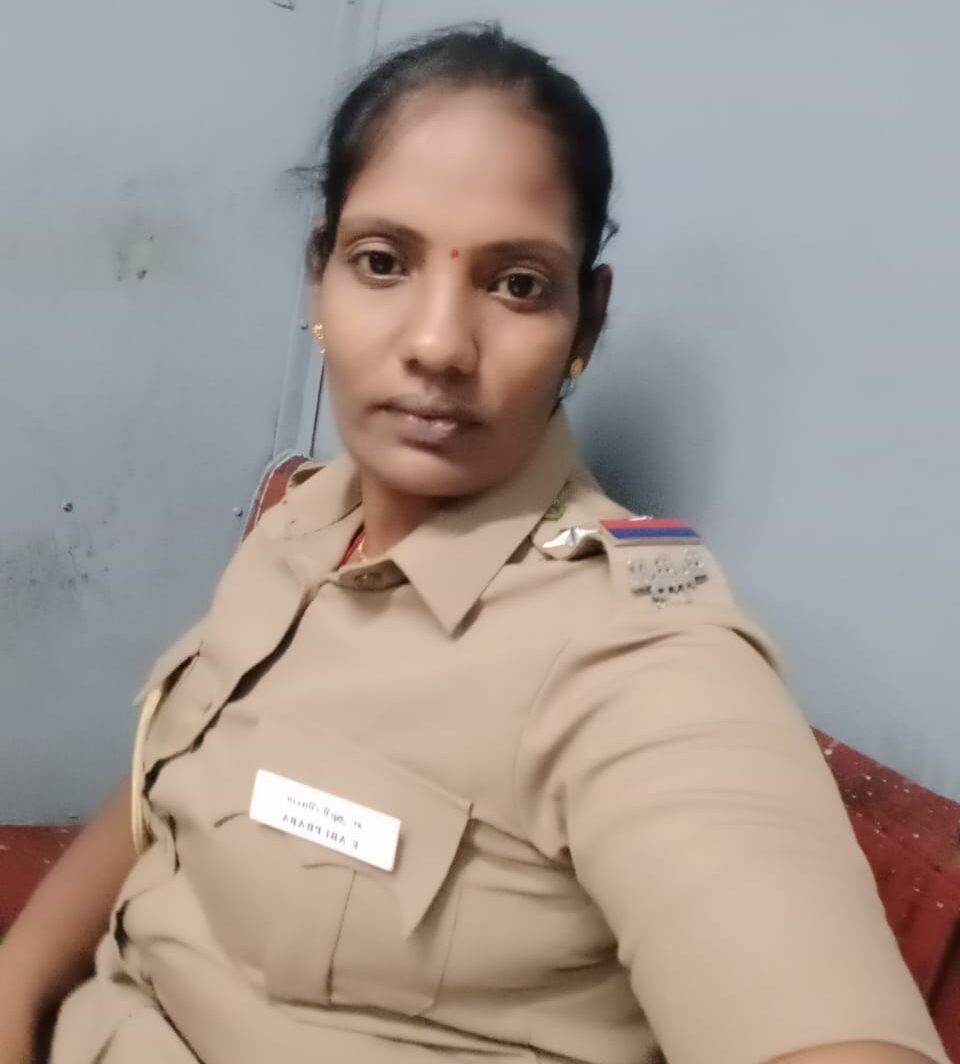 காதலுக்காக போலி உதவி ஆய்வாளராக நடித்த பெண் - தப்புதப்பாக ஸ்டார் வைத்து வசமாக சிக்கினார்