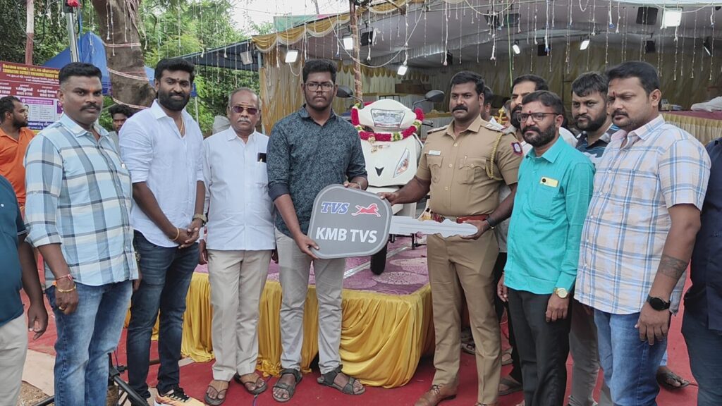 பட்டாசு தொழிலாளரின் வாழ்வாதாரம் உயர ”தீபாவளி பட்டாசு பரிசு மழை“ ! 